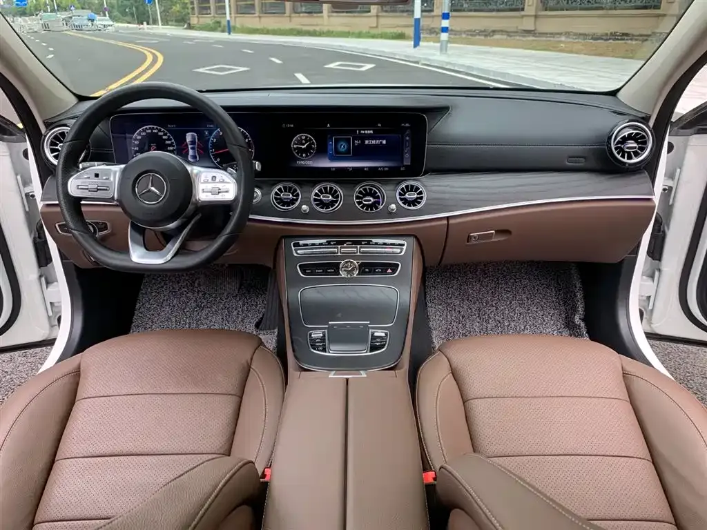 Mercedes-Benz E-Class — фото 10
