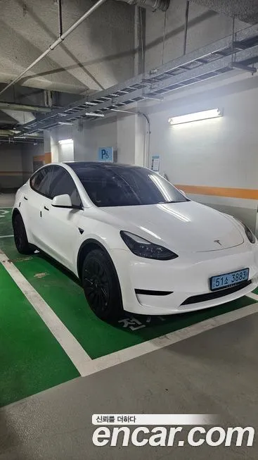 Tesla Model Y — фото 1