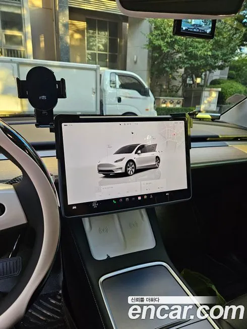 Tesla Model Y — фото 8