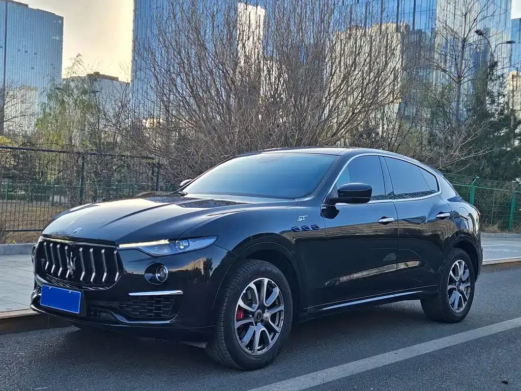 Maserati Levante — фото 1