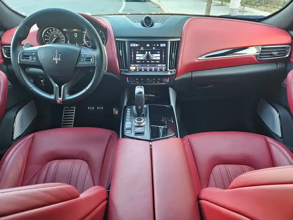 Maserati Levante — фото 8