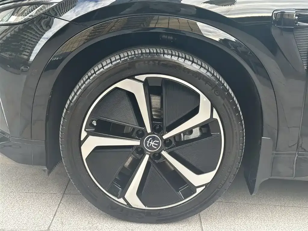 BYD L EV — фото 10