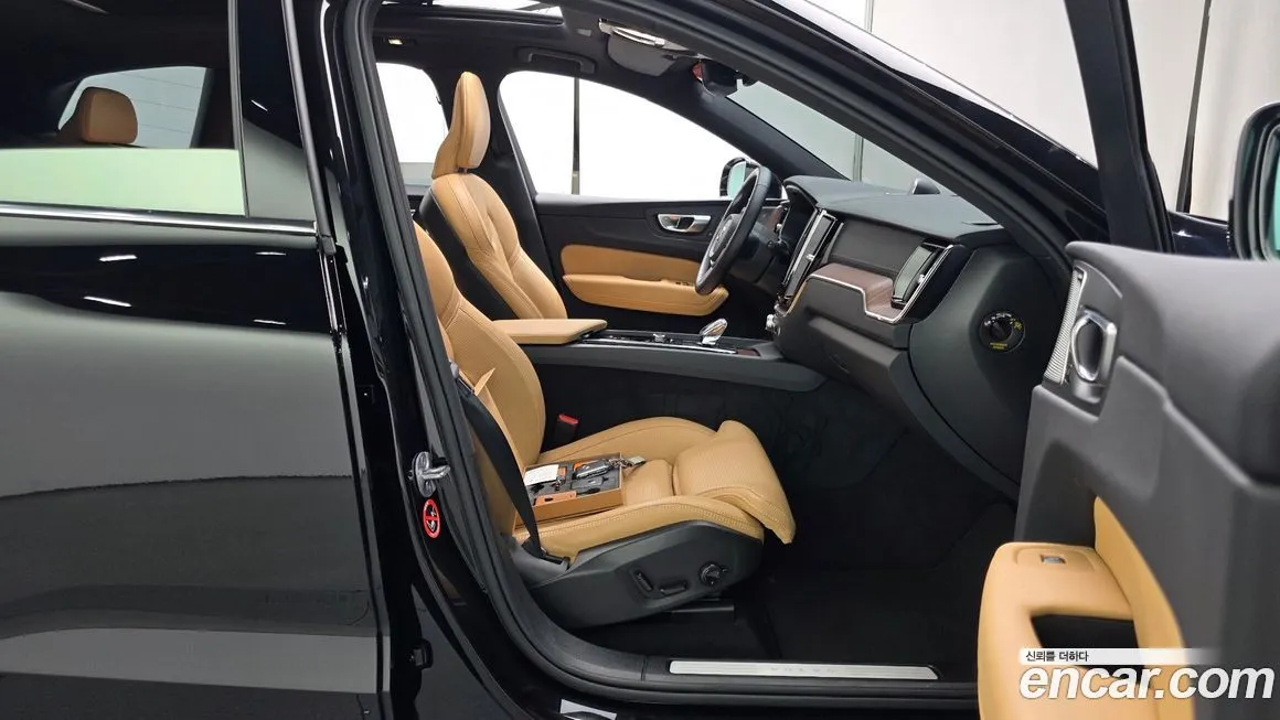Volvo XC60 — фото 10