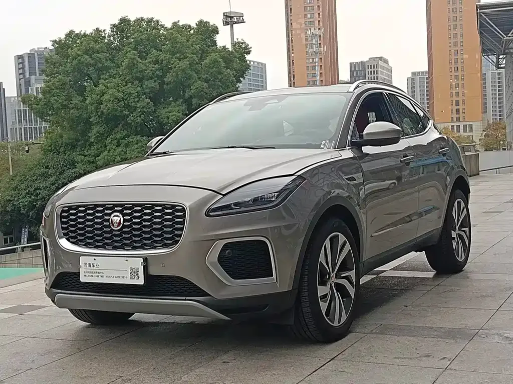 Jaguar E-PACE — фото 1