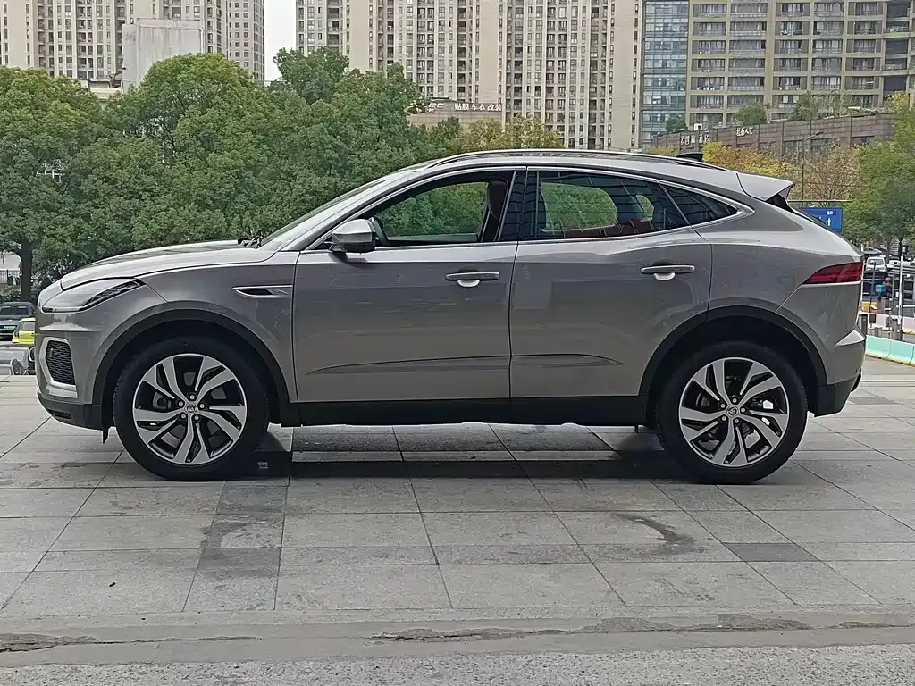 Jaguar E-PACE — фото 5
