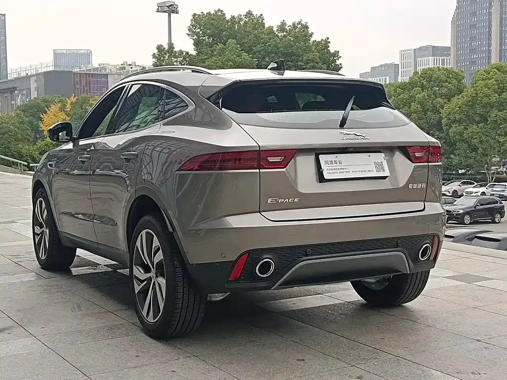 Jaguar E-PACE — фото 6