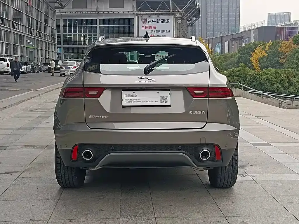 Jaguar E-PACE — фото 7