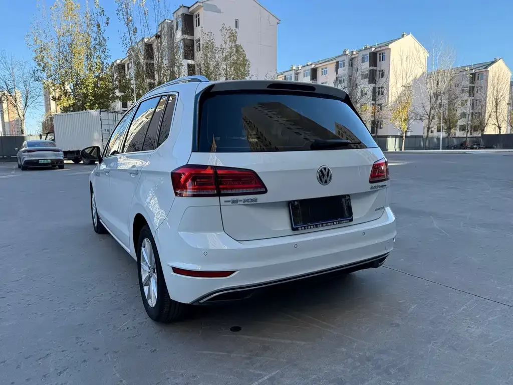 Volkswagen Golf Sportsvan — фото 4