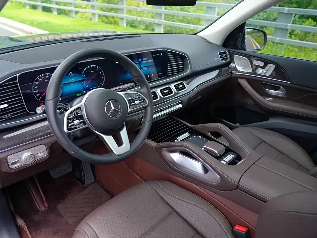 Mercedes-Benz GLS — фото 8
