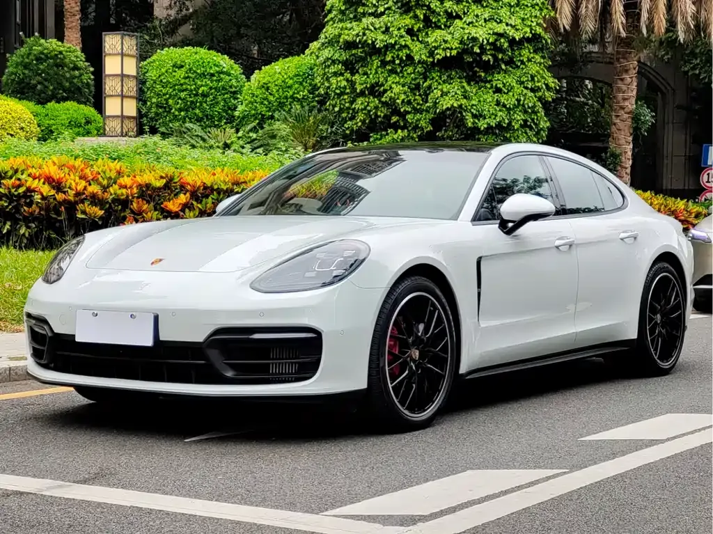 Porsche Panamera — фото 1