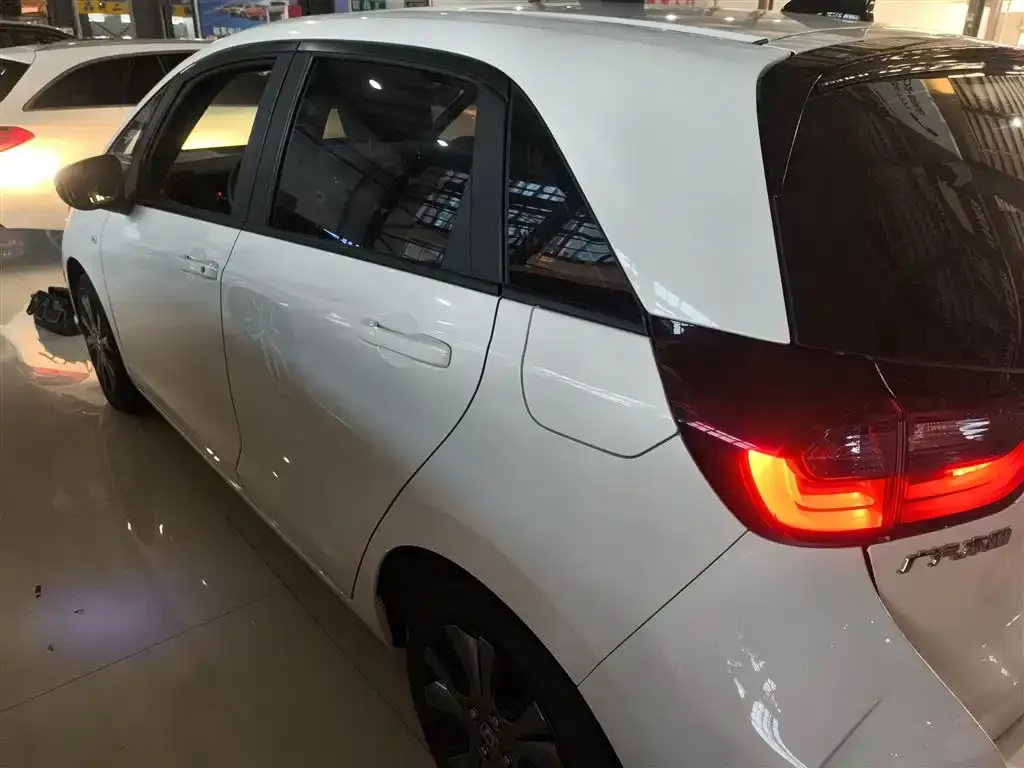 Honda Fit — фото 5