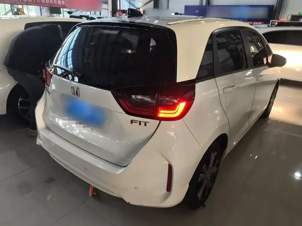 Honda Fit — фото 7