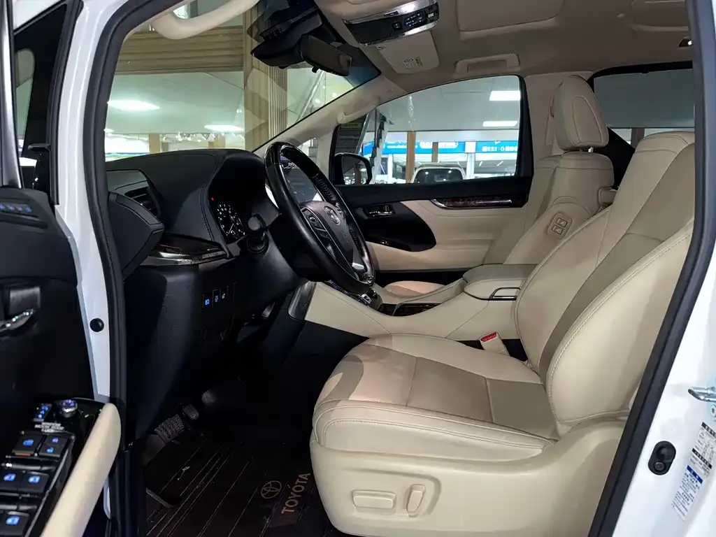 Toyota Alphard — фото 3