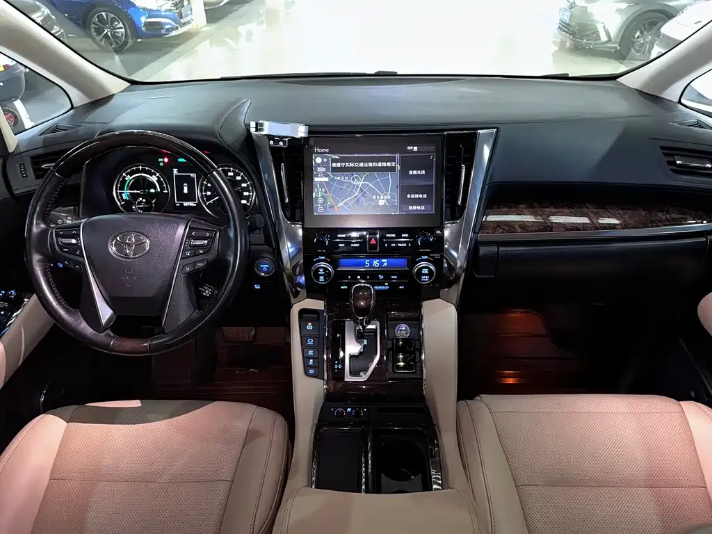 Toyota Alphard — фото 7