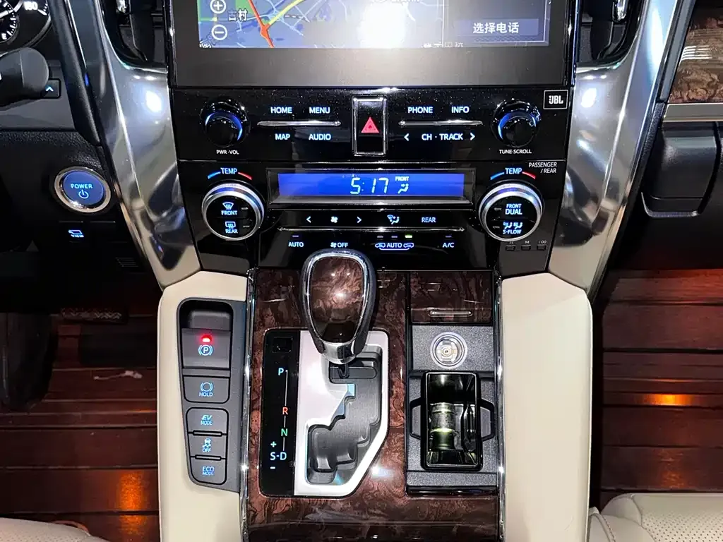 Toyota Alphard — фото 8