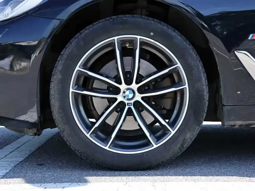 BMW 5 Series — фото 4
