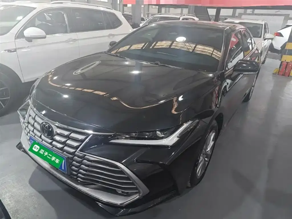 Toyota Avalon — фото 1