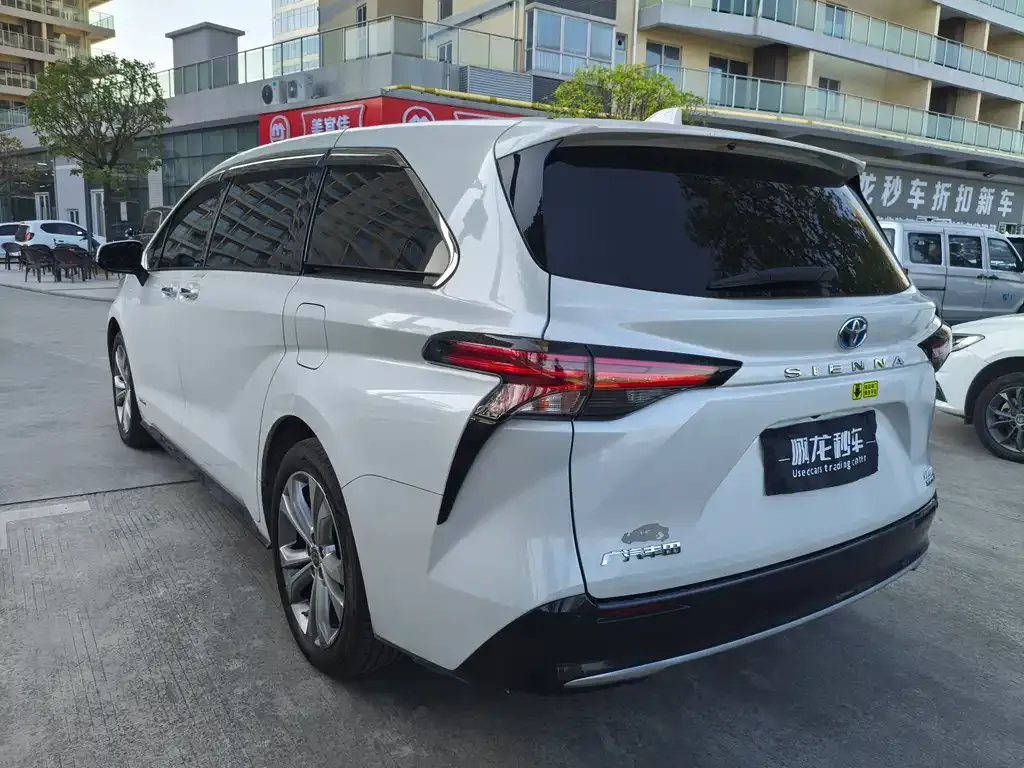 Toyota Sienna — фото 5
