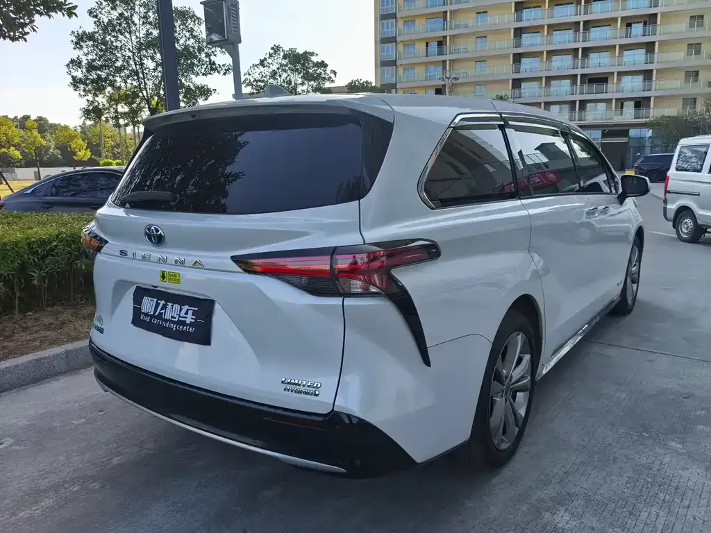 Toyota Sienna — фото 6