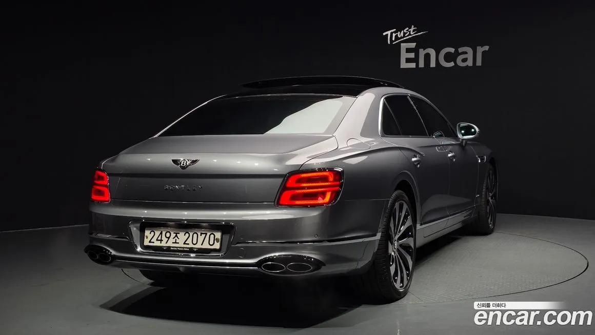 Bentley Flying Spur — фото 2