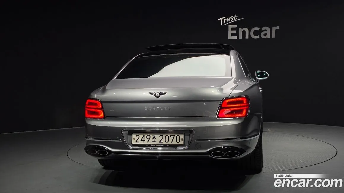 Bentley Flying Spur — фото 4
