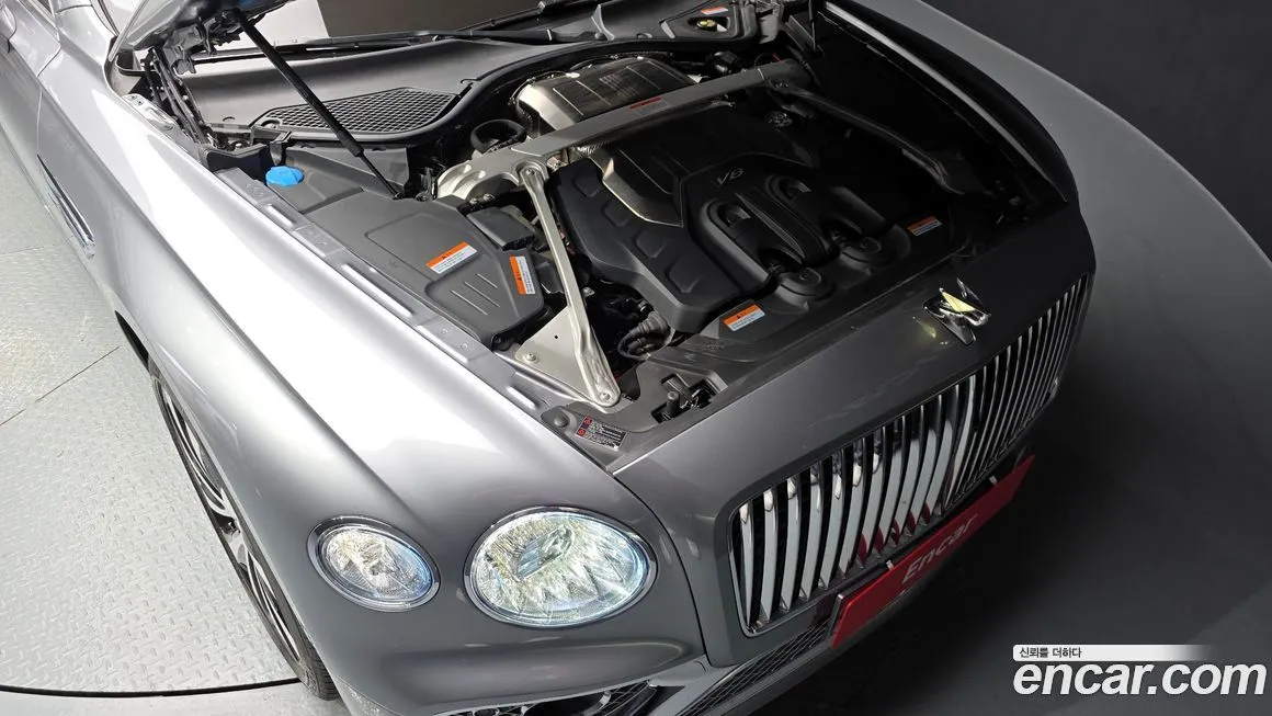Bentley Flying Spur — фото 6