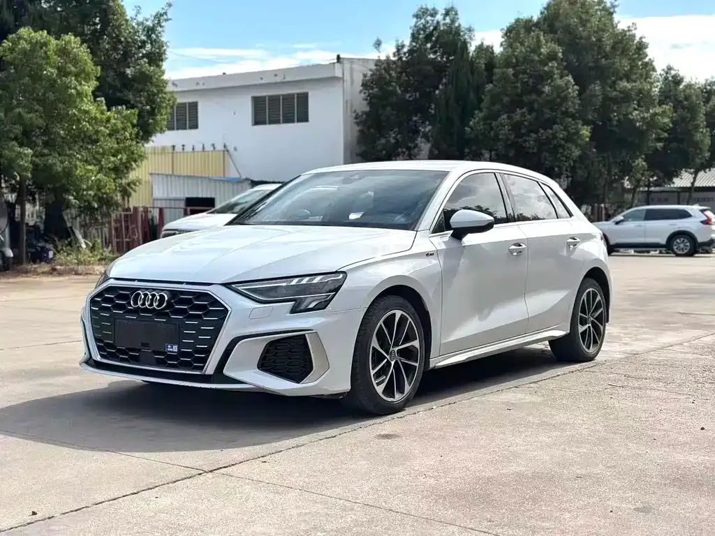 Audi A3 — фото 1