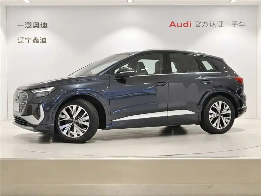 Audi Q4 e-tron — фото 1