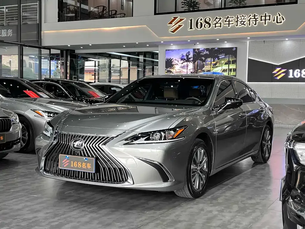 Lexus ES — фото 1