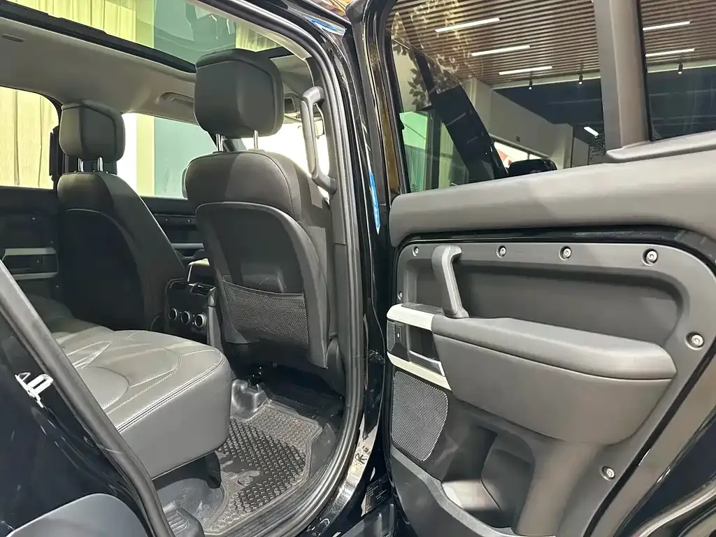 Land Rover Defender — фото 10