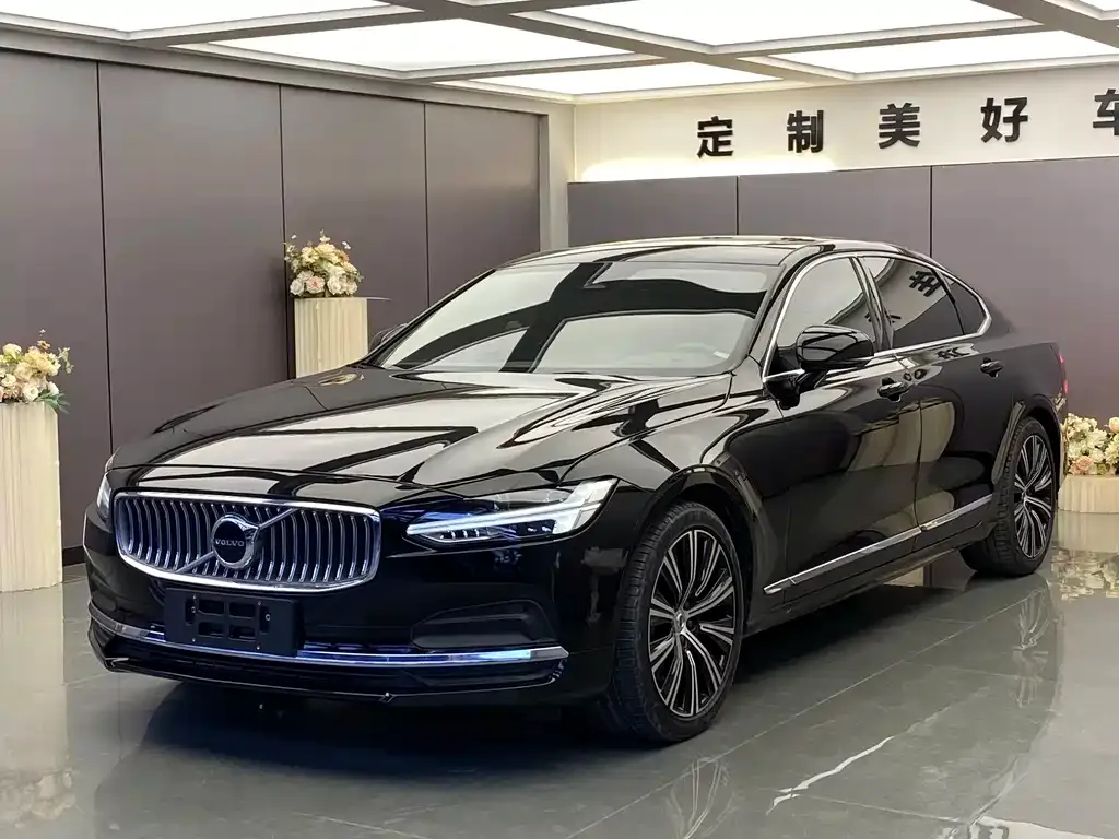 Volvo S90 — фото 1