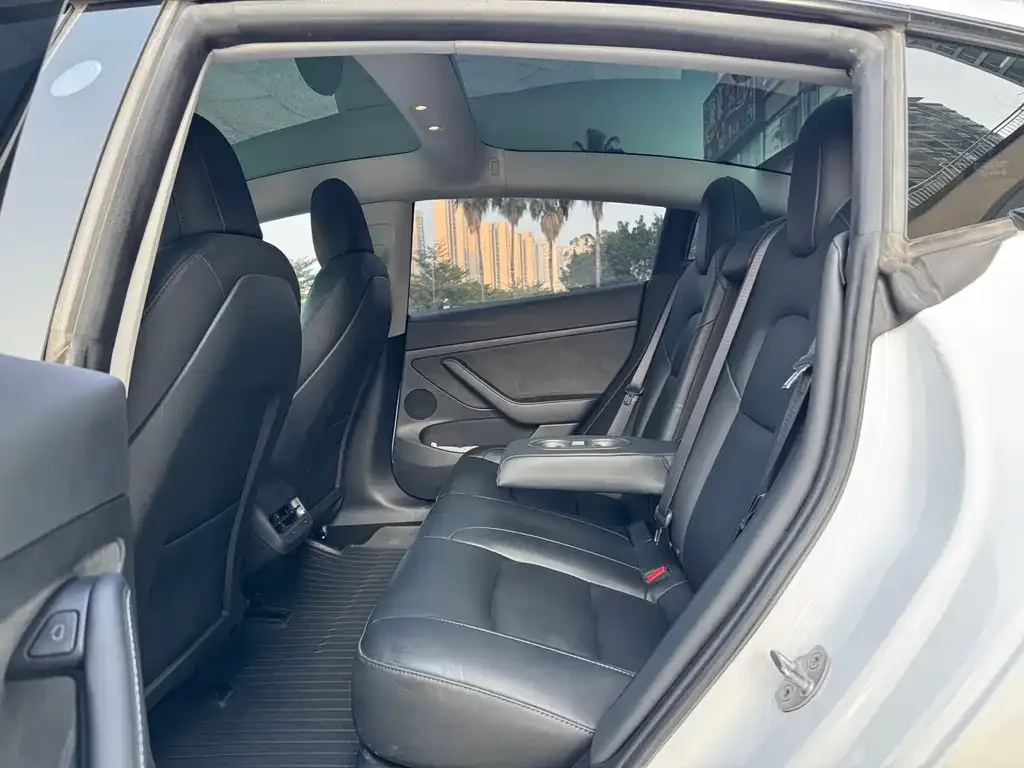 Tesla Model 3 — фото 9