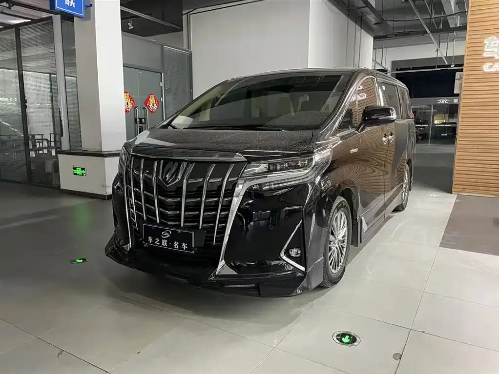 Toyota Alphard — фото 3
