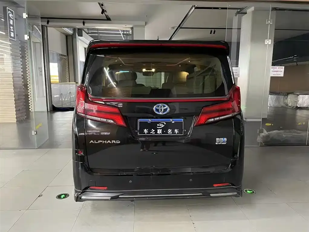 Toyota Alphard — фото 5