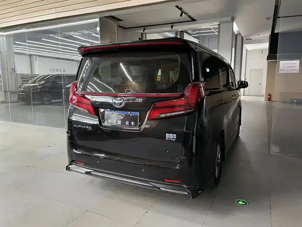 Toyota Alphard — фото 6