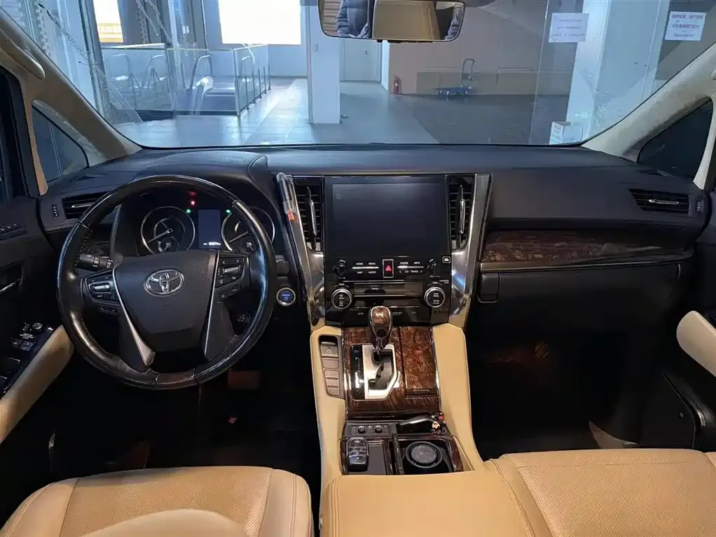 Toyota Alphard — фото 7