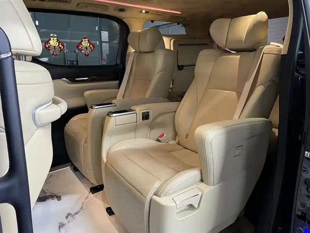 Toyota Alphard — фото 8