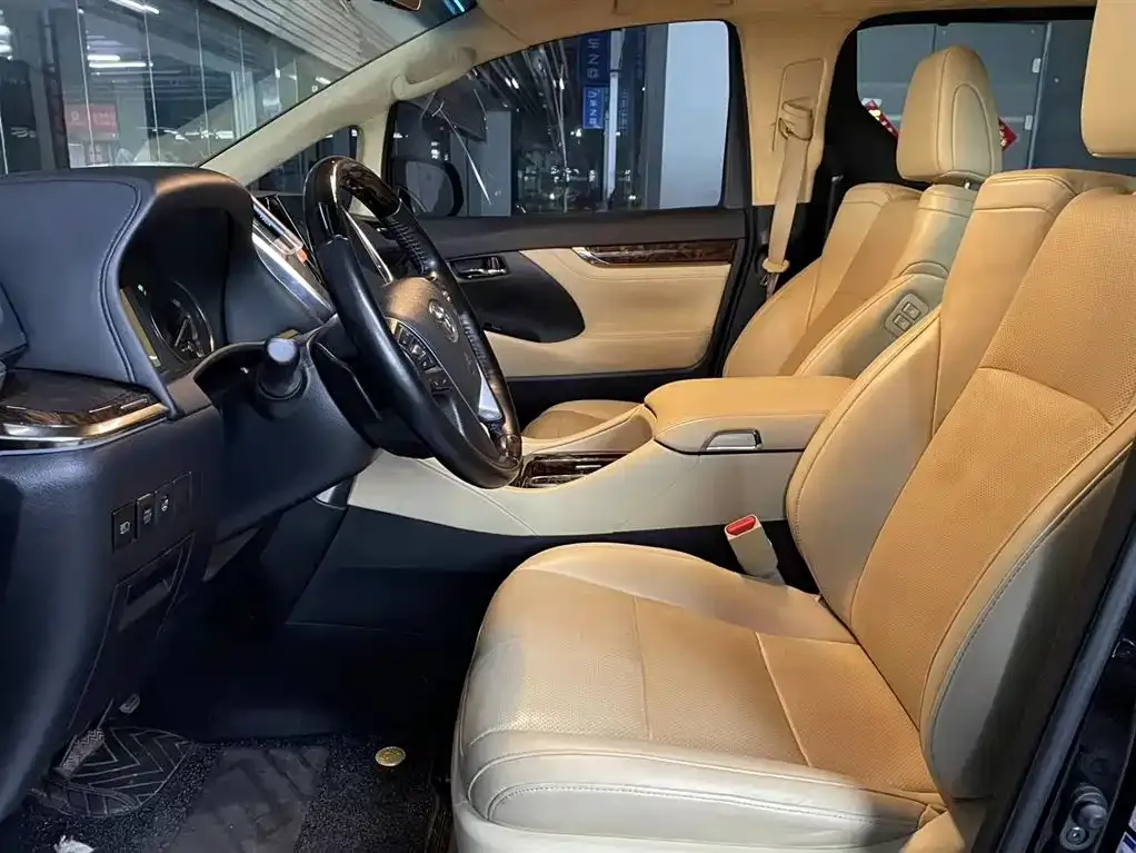 Toyota Alphard — фото 9