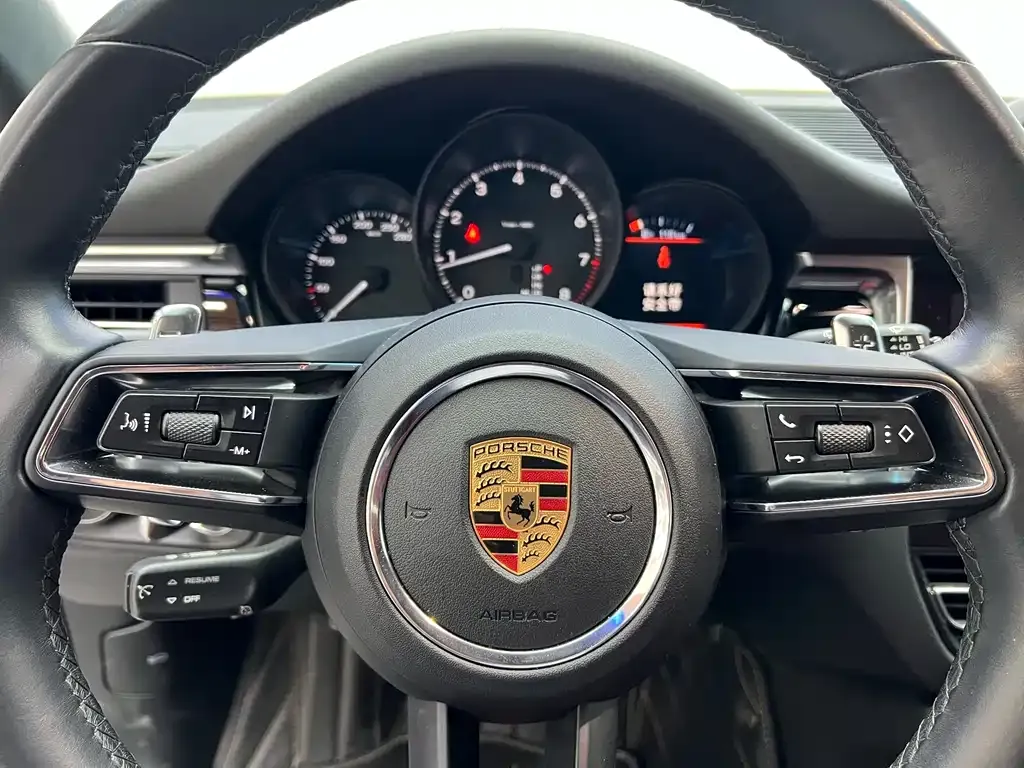 Porsche Macan — фото 10