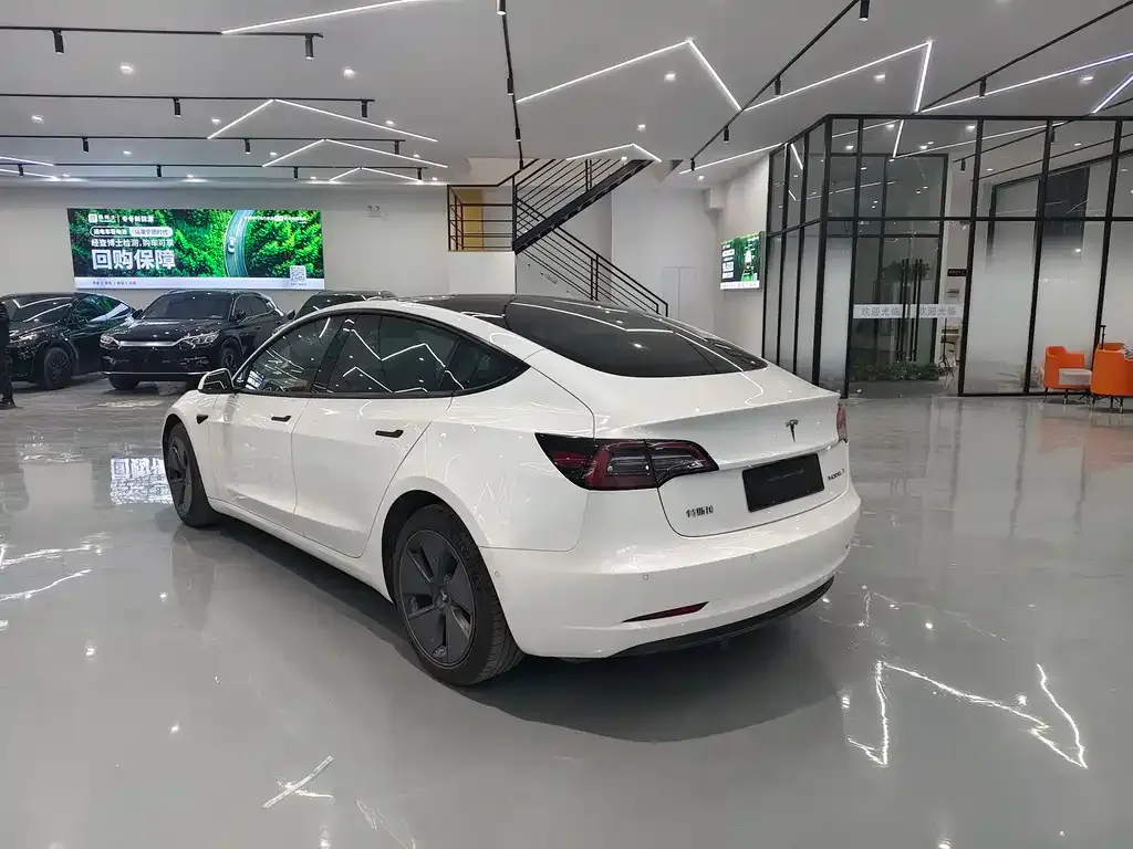 Tesla Model 3 — фото 5