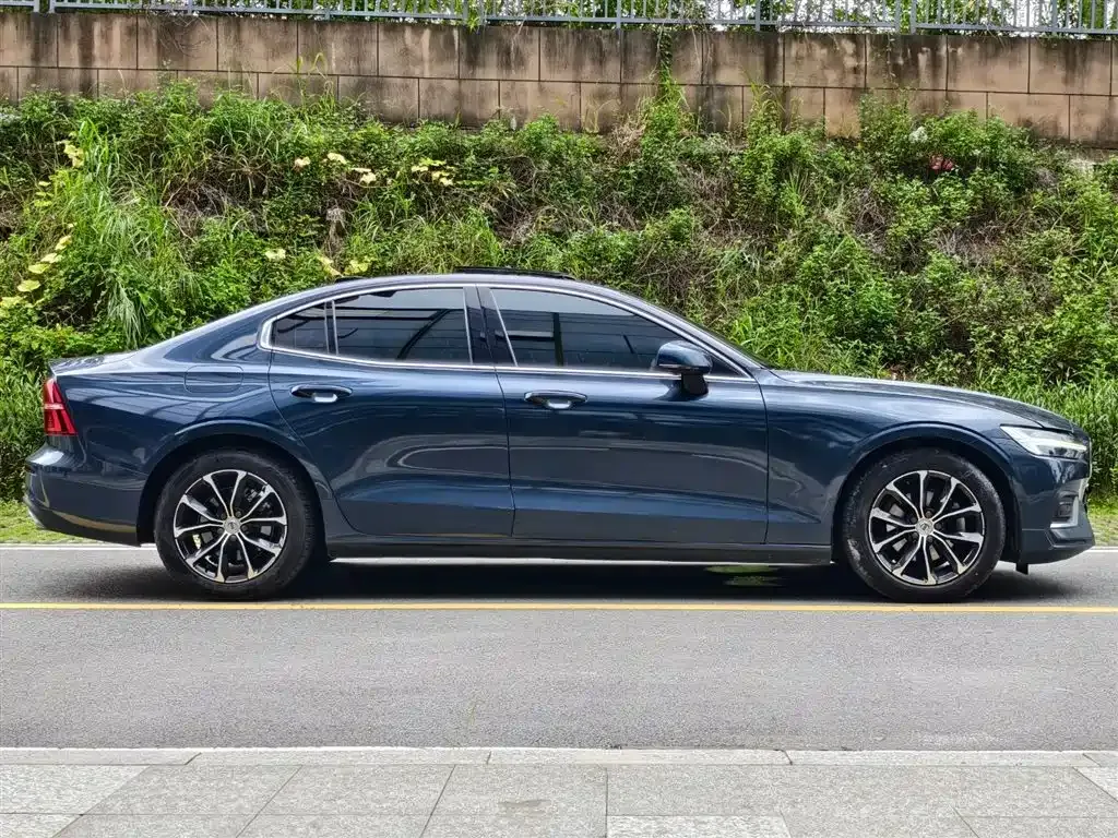 Volvo S60 — фото 7