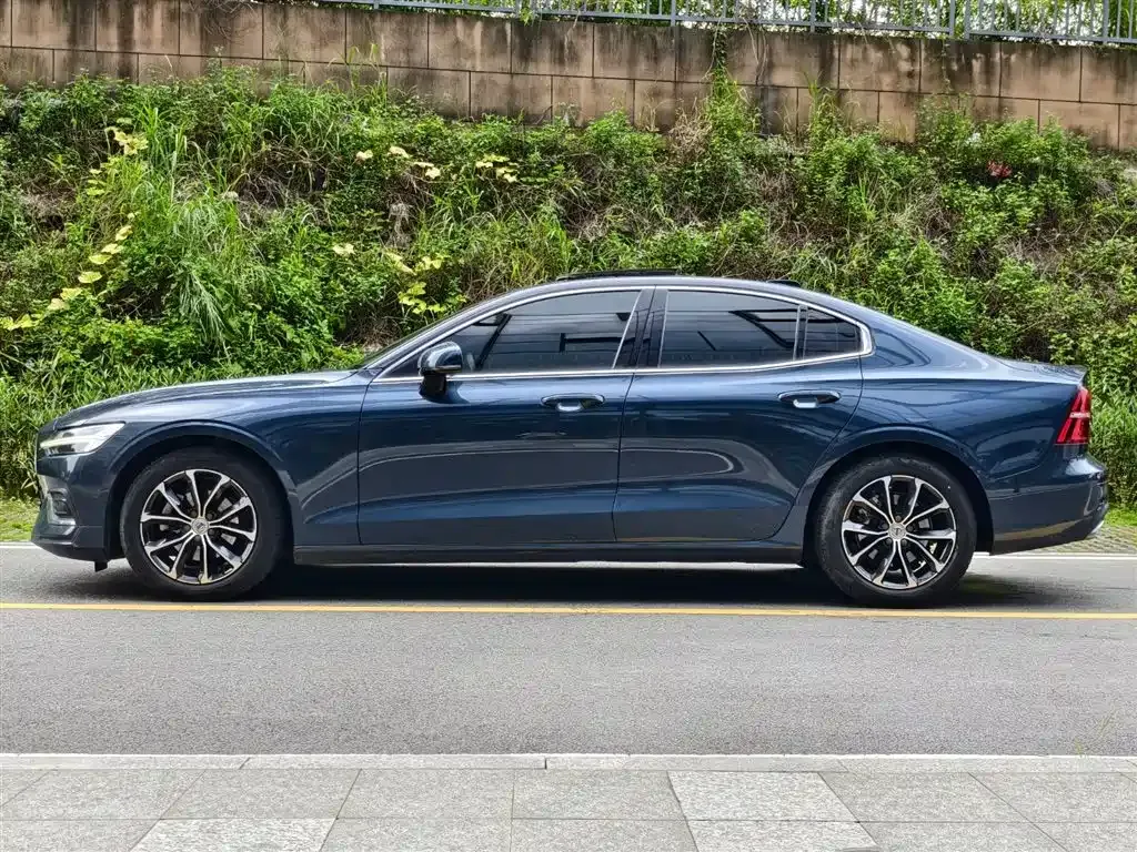 Volvo S60 — фото 8