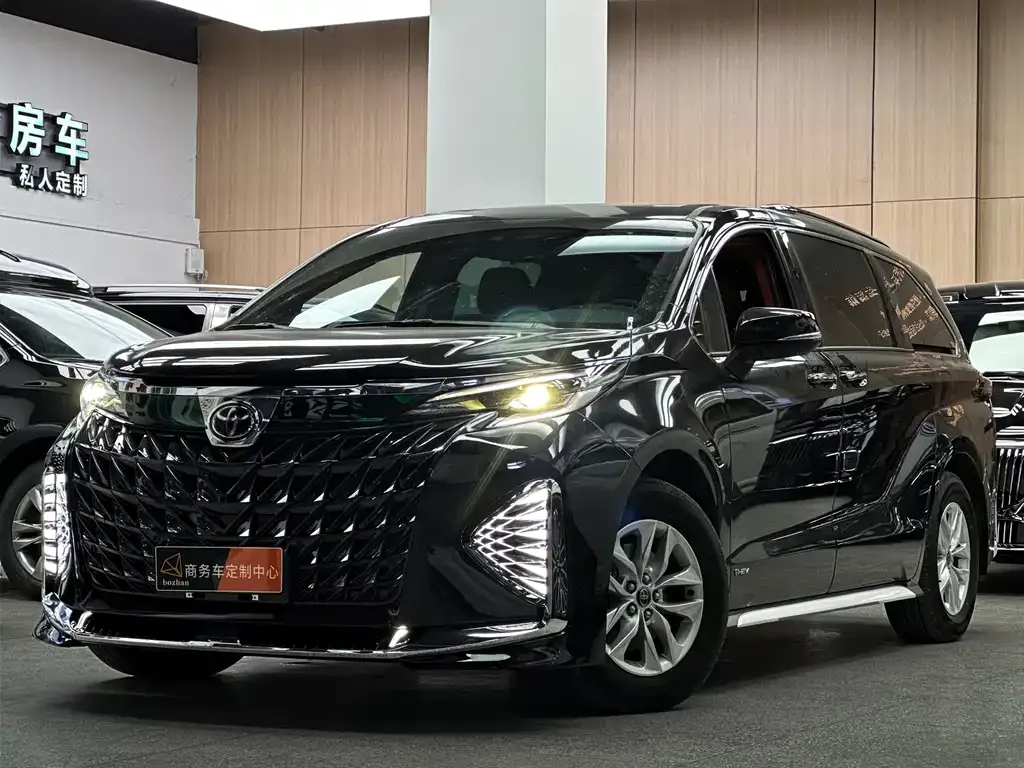 Toyota Granvia — фото 1