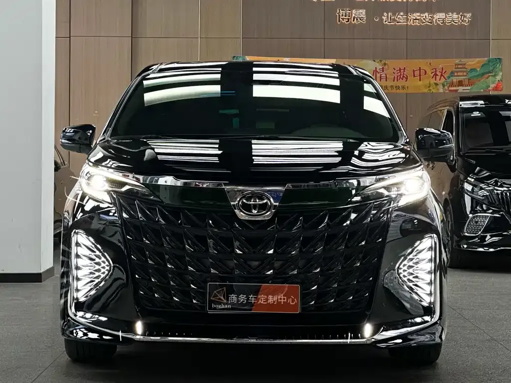 Toyota Granvia — фото 2
