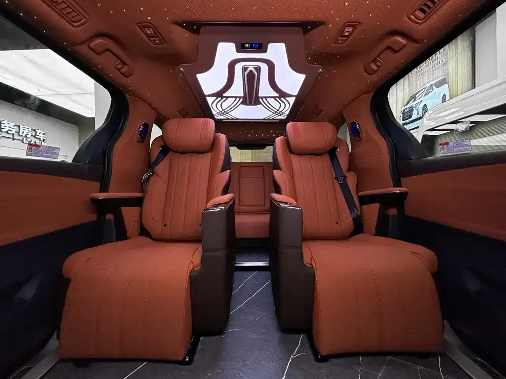 Toyota Granvia — фото 5