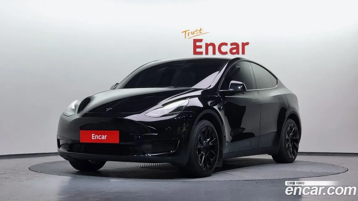 Tesla Model Y — фото 1