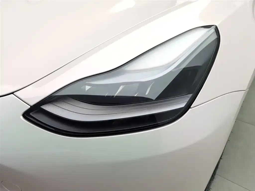 Tesla Model 3 — фото 7