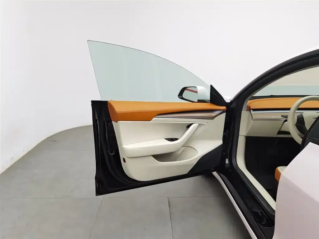 Tesla Model 3 — фото 8