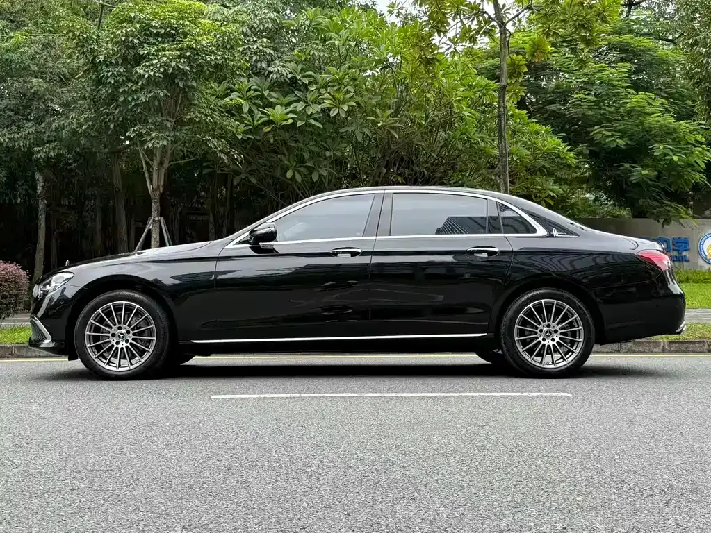 Mercedes-Benz E-Class — фото 4