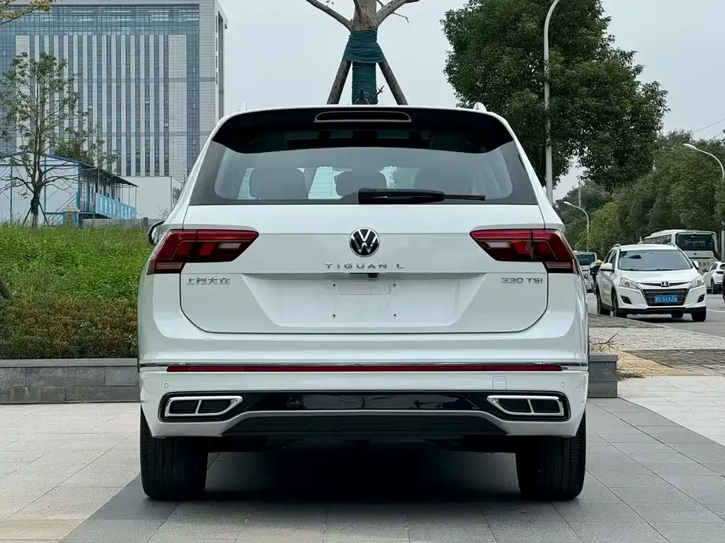 Volkswagen Tiguan L — фото 8